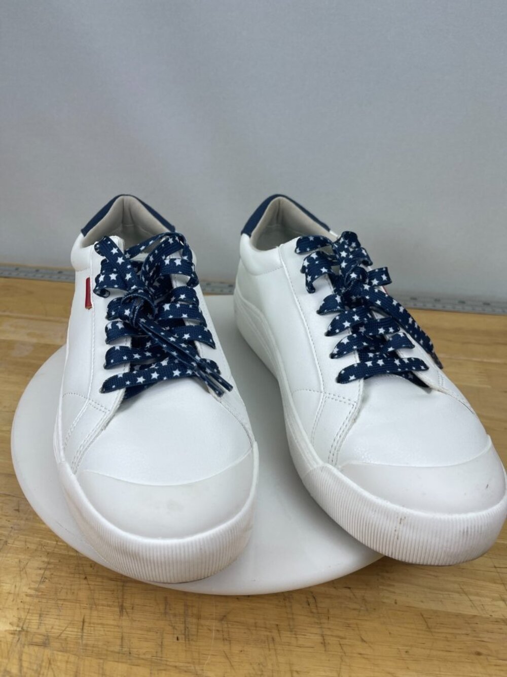 Dr Scholl’s TB Lured White Sneakers Stars Laces Women’s 10M Comfort